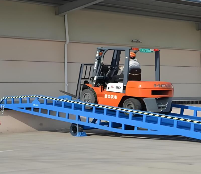 二道移动式卸货平台（叉车用）